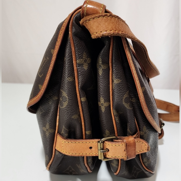 Louis Vuitton Saumur 30. Dryness & slight water marks on vachetta. - Picture 4 of 14